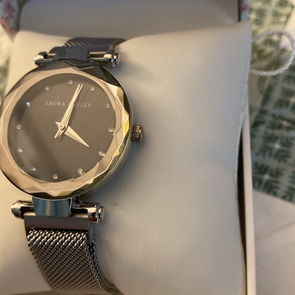 🛍️CLASSIC 🛍️ STAINLESS STEEL MAGNET 🧲 CLOSURE WATCH JAPANESE MOVEMENT - Picture 6 of 16